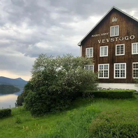 Apartamento Experience Jotunheimen From Vevstogo - Sauna With A View And Eco Living In An Old School Building Vestre Slidre