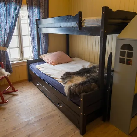 Experience Jotunheimen From Vevstogo - Sauna With A View And Eco Living In An Old School Building Apartment